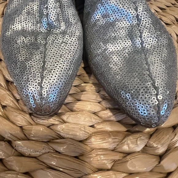 Chanel - Picture 5 of 9